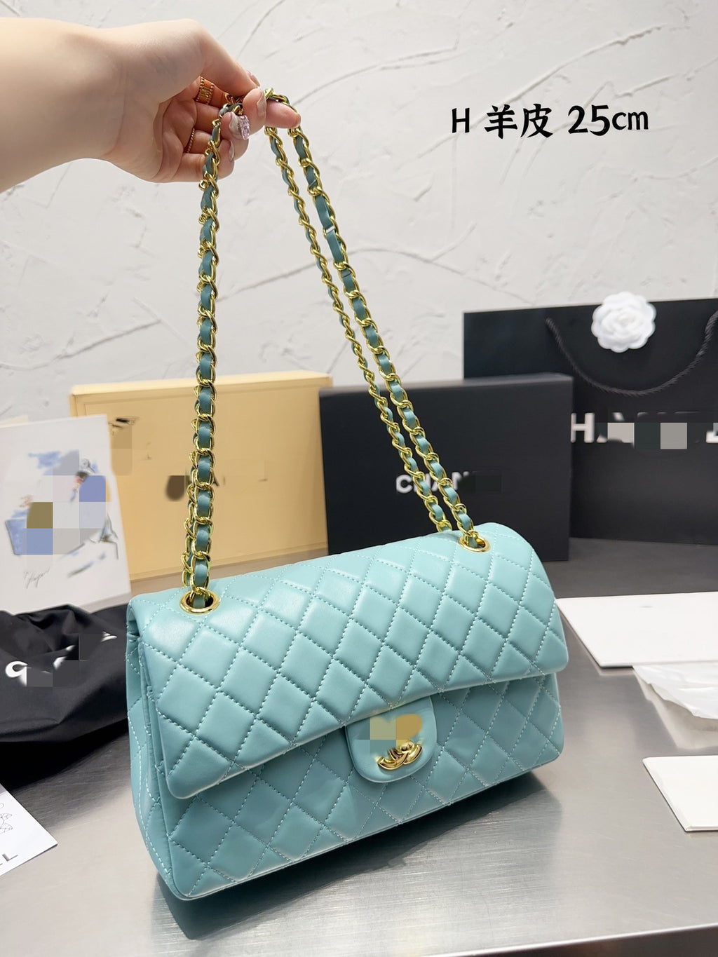 Diamond pattern shoulder bag