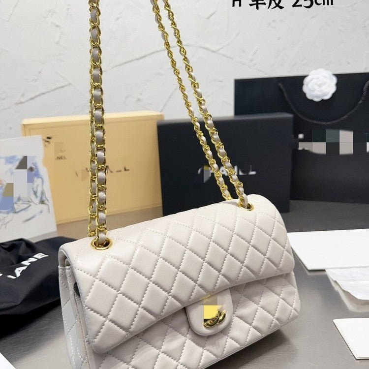 Diamond pattern shoulder bag