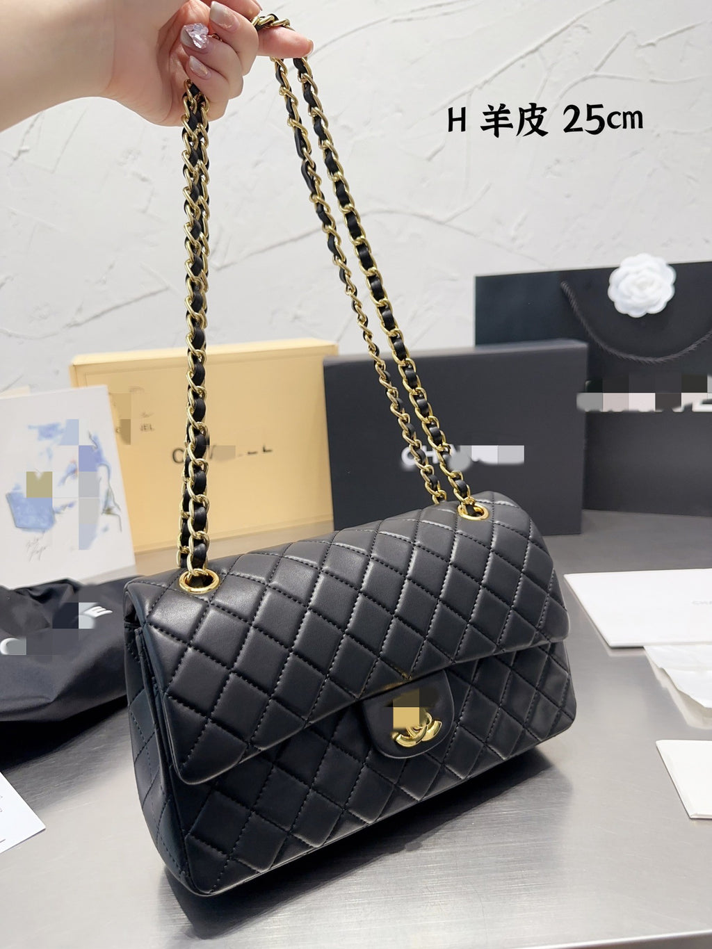 Diamond pattern shoulder bag