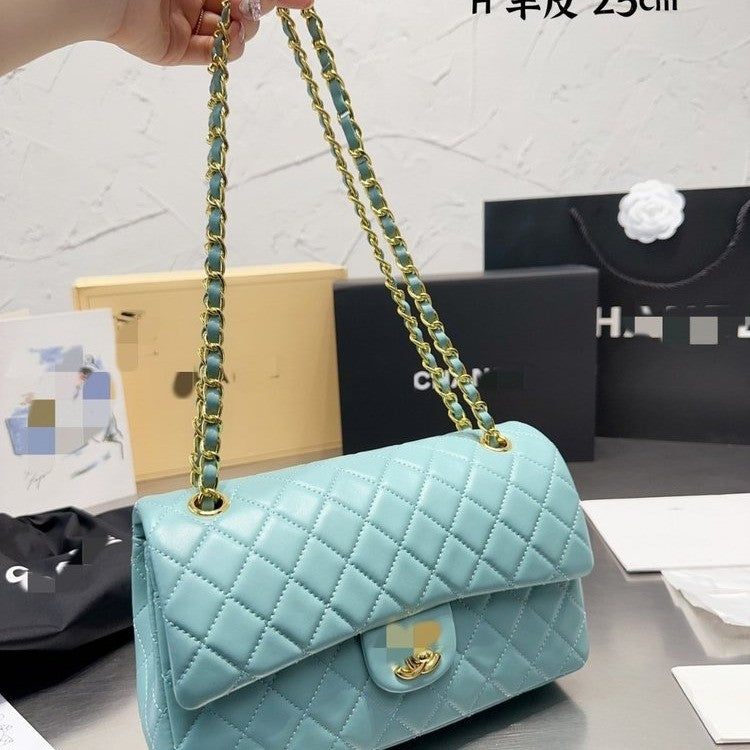 Diamond pattern shoulder bag