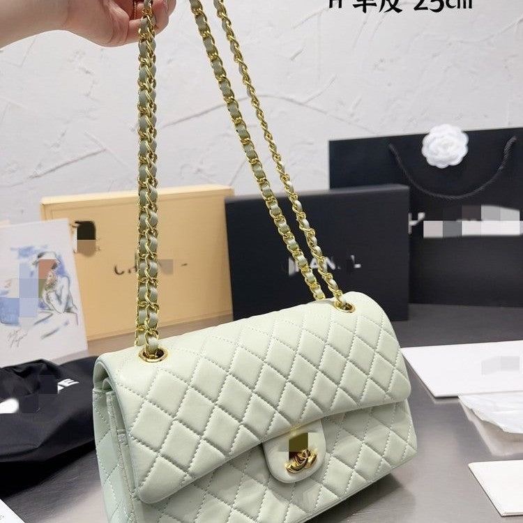 Diamond pattern shoulder bag