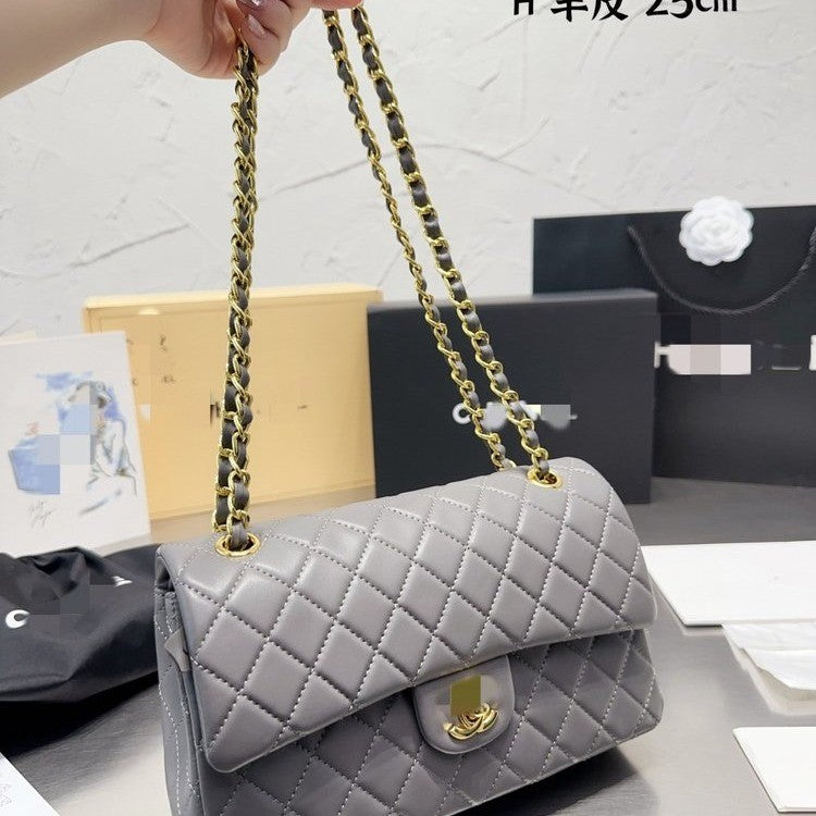 Diamond pattern shoulder bag