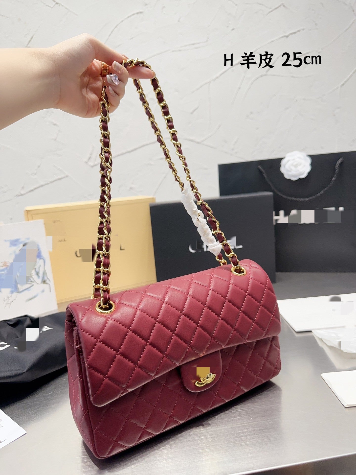 Diamond pattern shoulder bag