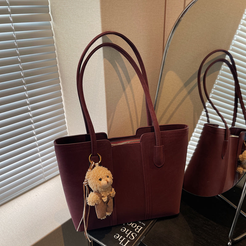 A shoulder bag exudes elegance.