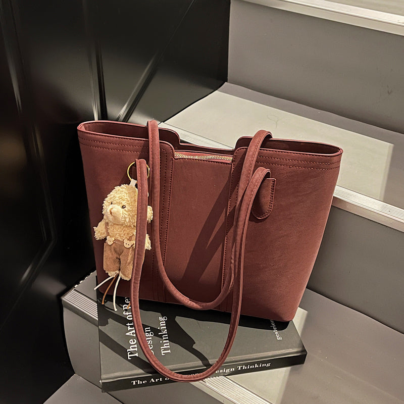 A shoulder bag exudes elegance.