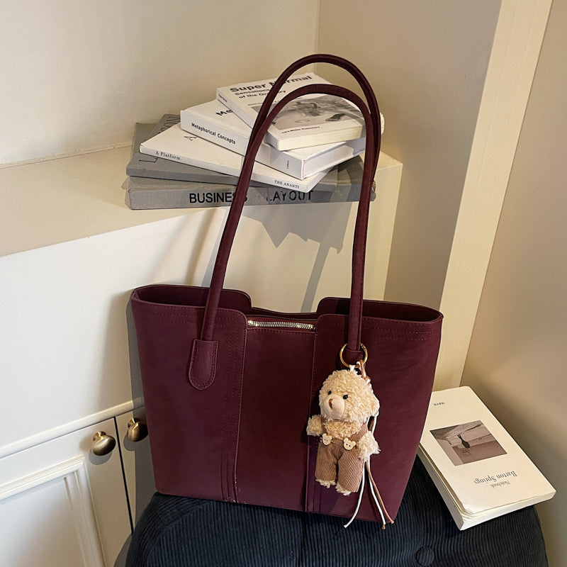 A shoulder bag exudes elegance.