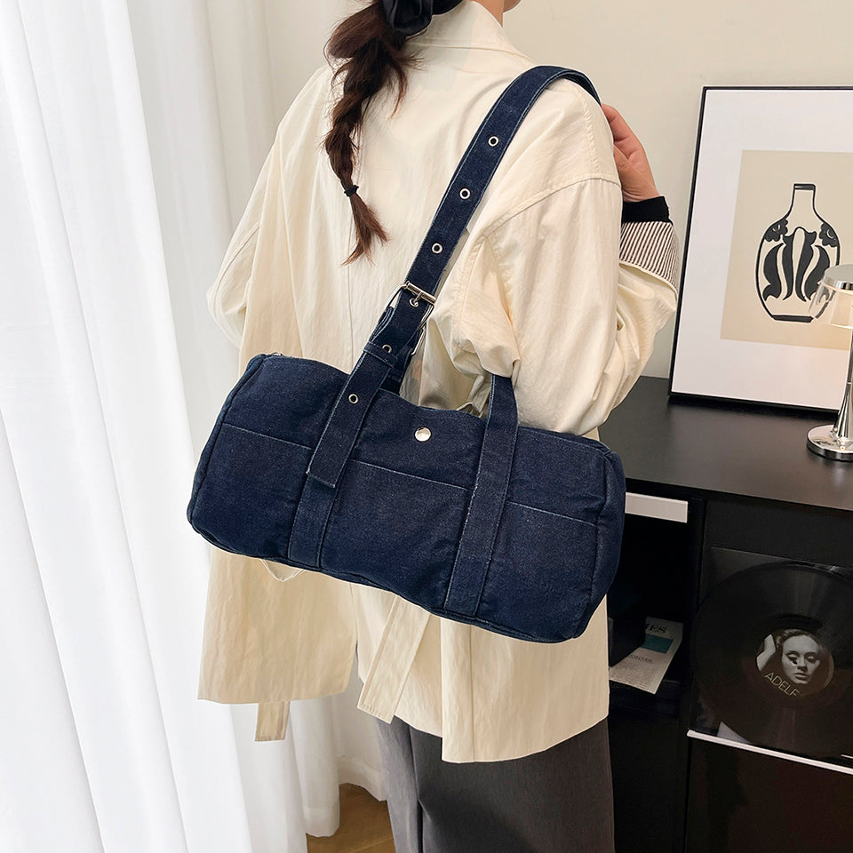 Shoulder bag is practical