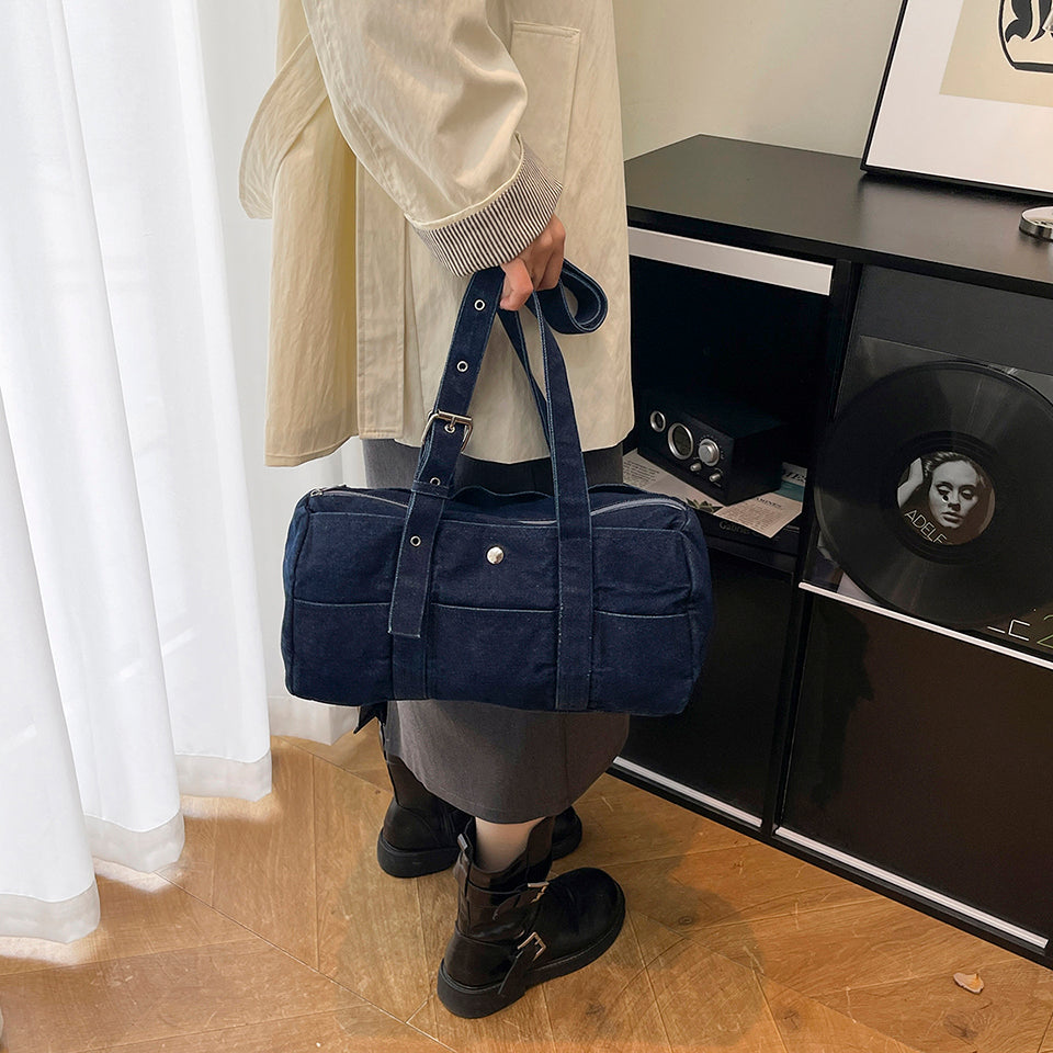 Shoulder bag is practical