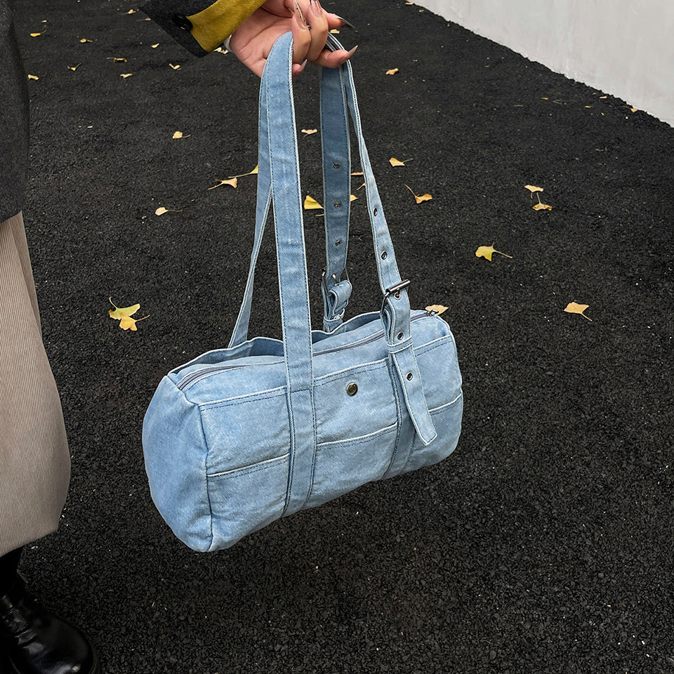 Shoulder bag is practical