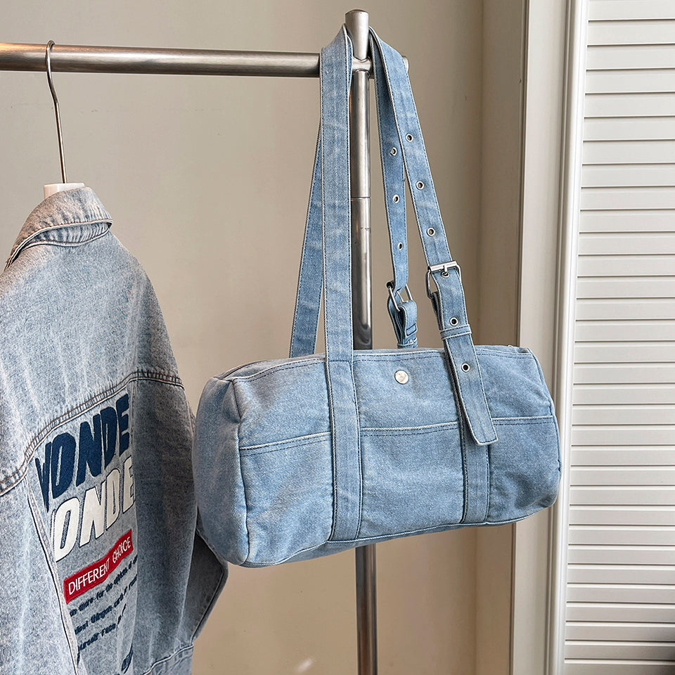 Shoulder bag is practical