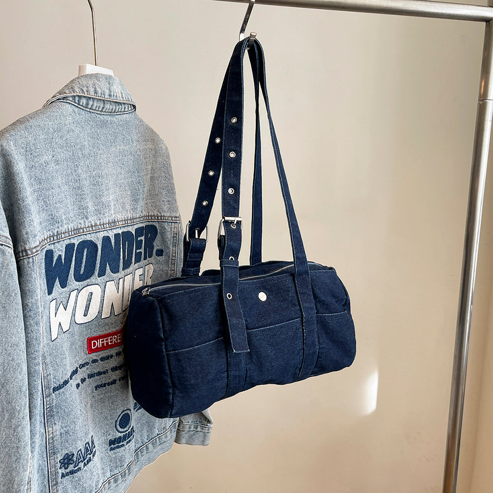 Shoulder bag is practical