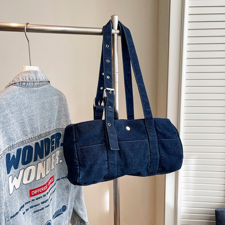 Shoulder bag is practical