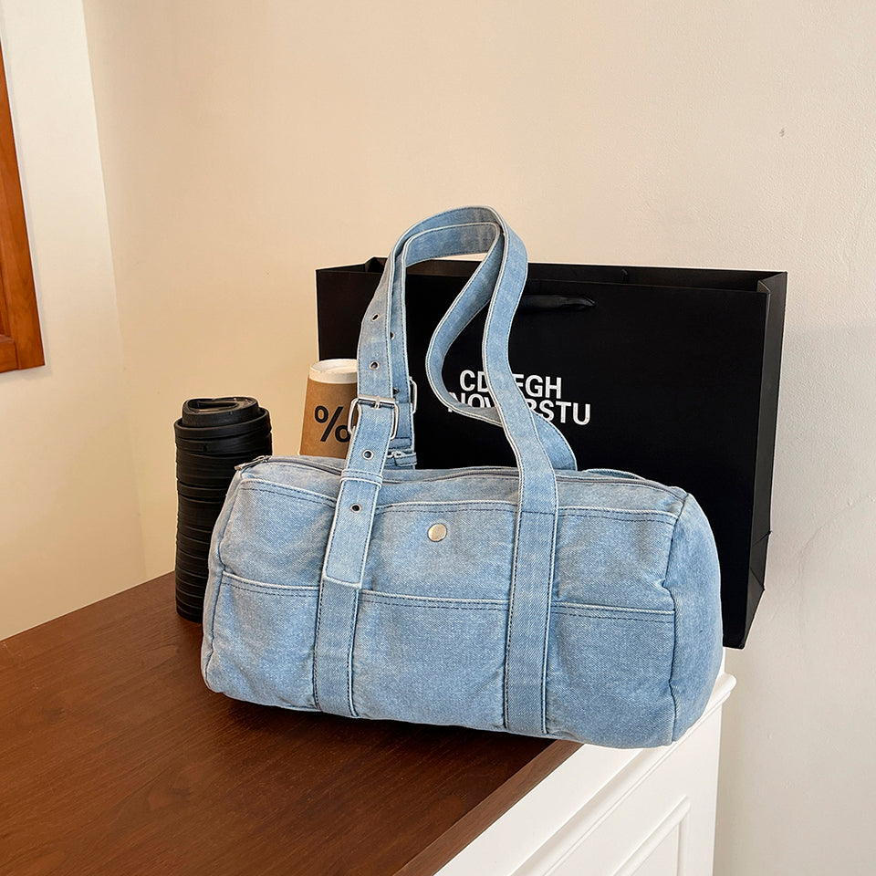 Shoulder bag is practical