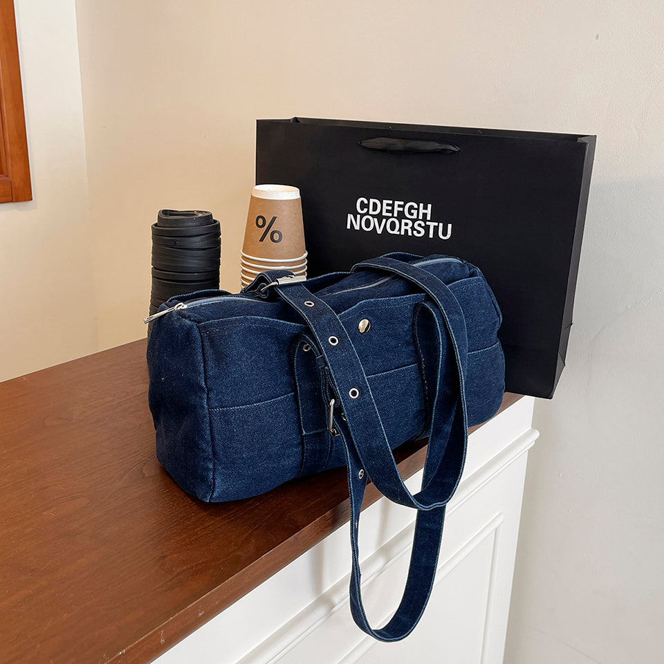 Shoulder bag is practical