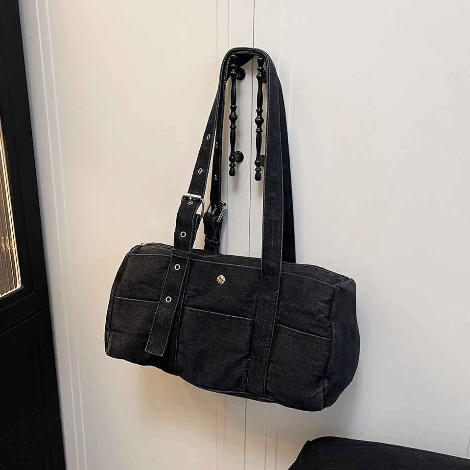 Shoulder bag is practical